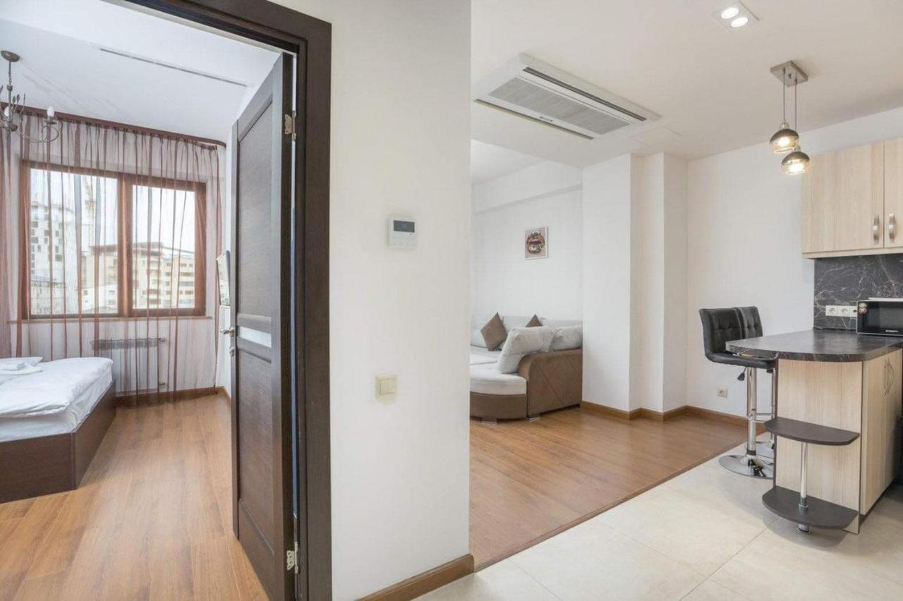 Deluxe Apartment In The City Center 2 Rooms Erivan Exterior foto