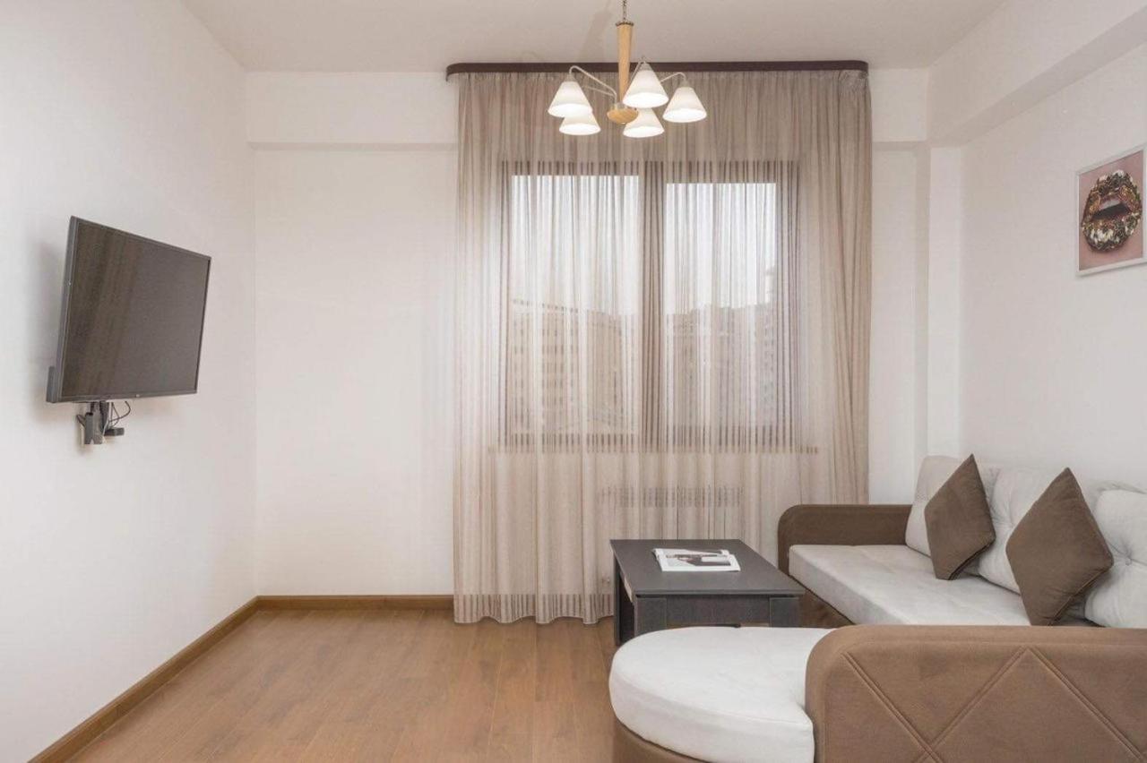 Deluxe Apartment In The City Center 2 Rooms Erivan Exterior foto